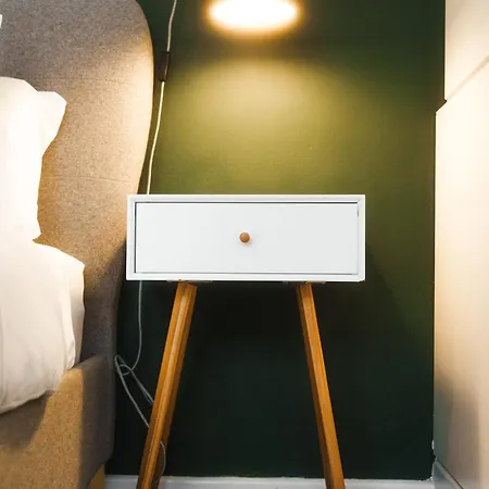 Modern & Stylish 1 Bedroom Flat In Apartment Bristol