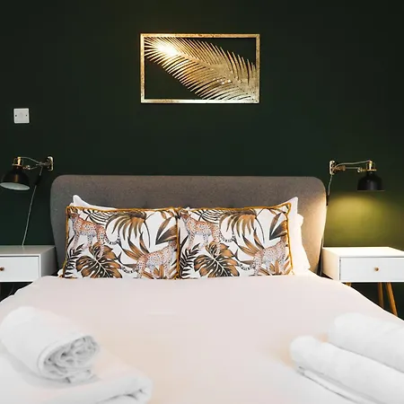 Modern & Stylish 1 Bedroom Flat In